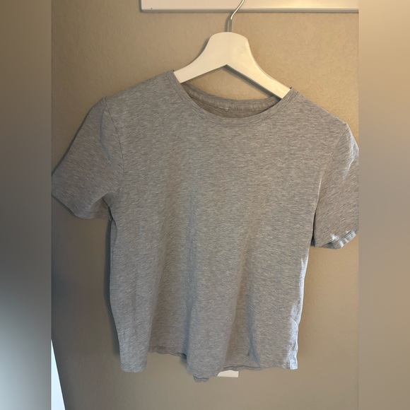 Lululemon basic T - Picture 2 of 3